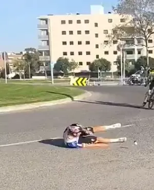 Les impressionnantes images de la chute de Remco Evenepoel au Tour de Catalogne dévoilées !