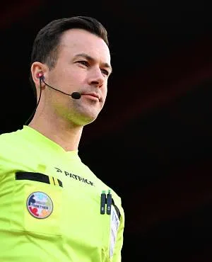 « Quand j’étais petit, je ne pouvais rêver que de cela » : Bram Van Driessche est le premier arbitre belge à participer au Mondial depuis 16 ans !