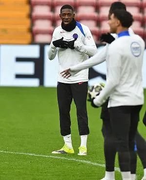 Un hommage vibrant à Anfield : les joueurs du PSG se recueillent pour Diogo Jota