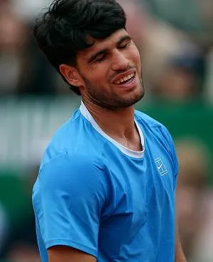 Touché au poignet, Carlos Alcaraz se retire du tournoi de Barcelone