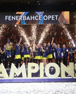 « Soulagée mais un peu fatiguée », Emma Meesseman entre dans l’histoire après son nouveau titre en Euroleague