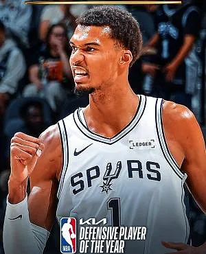 Historique : Victor Wembanyama élu meilleur défenseur de la saison en NBA à l’unanimité !