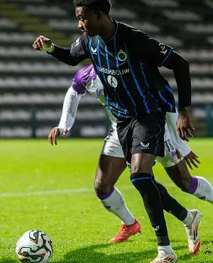 Le FC Barcelone a entamé des négociations avec le Club de Bruges pour Jesse Bisiwu !