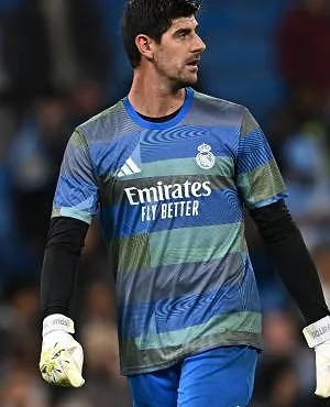 En double avec Rafael Nadal, Thibaut Courtois joue au tennis au Bernabeu face à Sinner et Bellingham