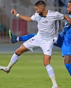 Le geste stupide de Carrasco expulsé en finale de la Ligue des pays du Golfe remportée par Julien De Sart