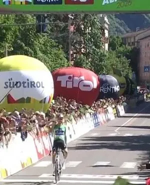Tour des Alpes : Giulio Pellizzari gagne la dernière étape et valide son succès au général !