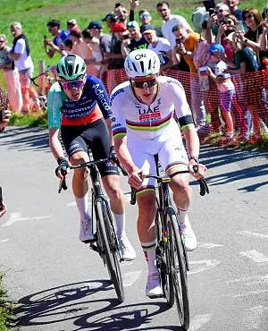 Liège-Bastogne-Liège : dans un duel épique avec Seixas, Pogacar remporte son 3ème Monument de la saison !