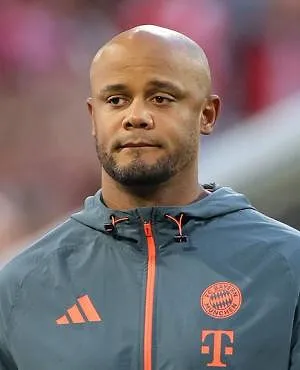 Pris en charge dès l’arrivée du bus, pas de téléphone et surveillé par l’UEFA : Kompany va décidément vivre une soirée à part face au PSG !