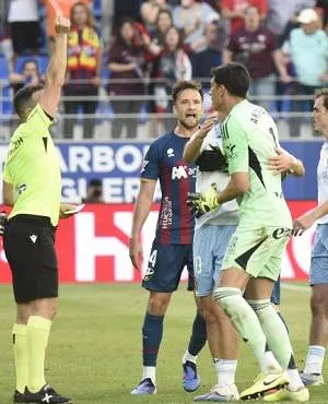 Après son geste scandaleux, le gardien de but de Saragosse, Andrada, est suspendu 13 matchs