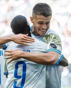 Le Club de Bruges tente le coup pour un attaquant international suisse U21 - Club's Carlos Forbs and Club's Nicolo Tresoldi celebrate after scoring during a soccer match between KAA Gent and Club Brugge, Sunday 26 April 2026 in Gent, on the fifth day of the Champion's Play-offs of the 2025-2026 'Jupiler Pro League' first division of the Belgian championship. BELGA PHOTO KURT DESPLENTER