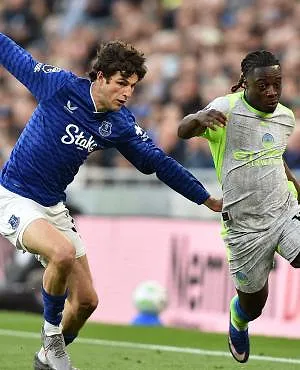 Jérémy Doku inscrit un but exceptionnel contre Everton ! (vidéo)