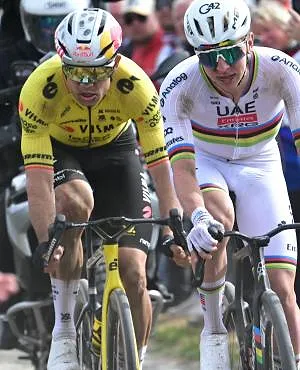 « Ça n’en avait pas l’air » : Van Aert ne pense pas que Pogačar a crevé dans le final de Paris-Roubaix