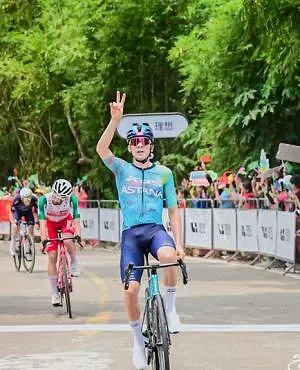 Giro : Guillermo Silva remporte la 2ème étape marquée par une énorme chute !