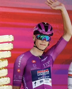 Giro : Paul Magnier à nouveau le plus fort au sprint, s’empare de la 3ème étape !