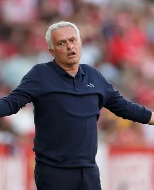 José Mourinho dément les rumeurs : « Je n’ai eu aucun contact avec le Real Madrid »