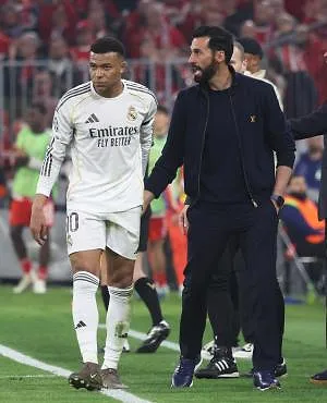 Mbappé doit « continuer à démontrer son implication pour notre club », estime Arbeloa