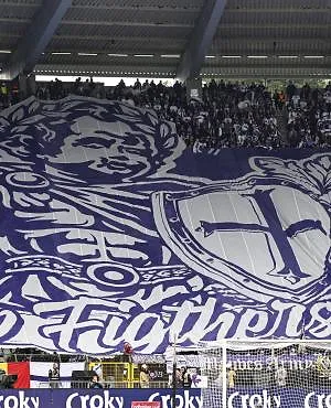 Oh la boulette : les supporters d’Anderlecht dévoilent un énorme tifo… avec une faute d’orthographe