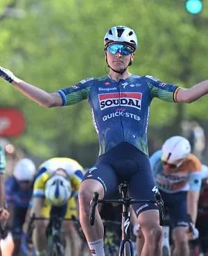Tour de Hongrie : Tim Merlier s’offre sous la pluie la 3e étape au sprint et son 70e succès en carrière