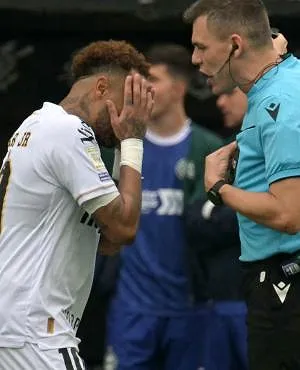 Remplacé par erreur, Neymar pousse un coup de gueule et crie à l’injustice