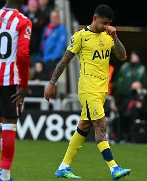 « Vendez-le cet été » : l’absence de Cristian Romero pour le match crucial de Tottenham passe mal auprès des supporters