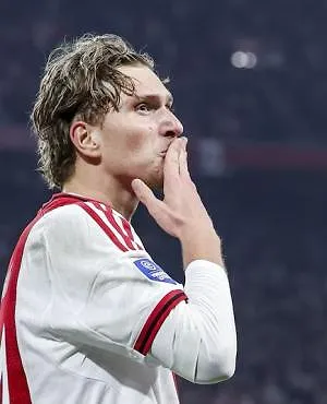 L’Ajax de Mika Godts prend la mesure d’Utrecht aux tirs au but et se qualifie pour la Conference League