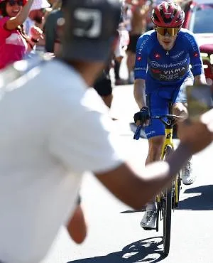 « C’était n’importe quoi » : énième débat sur l’impact des motos en cyclisme