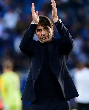 L’un se voyait champion sans les blessures, l’autre pas : Conte et De Laurentiis se chamaillent en conférence de presse