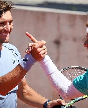 Zizou Bergs et Raphaël Collignon éliminent Sander Gillé en doubles à Roland-Garros