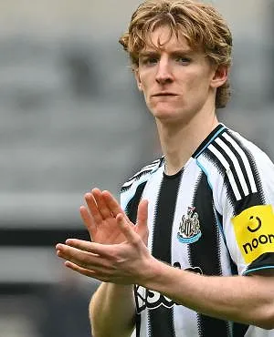 Le Barça insiste pour Anthony Gordon : le club est en discussion directe avec Newcastle !