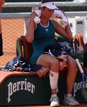 « Je ne peux pas me déplacer de manière fluide » : Elise Mertens touchée physiquement