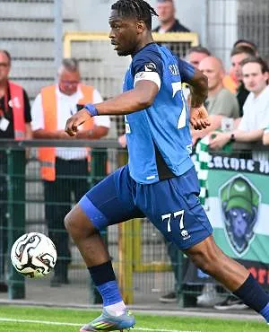 « Très heureux d’enfin pouvoir porter ce maillot » : le Standard présente officiellement Bruny Nsimba