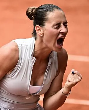 Quadruple lauréate, Iga Swiatek chute dès les huitièmes de finale contre Marta Kostyuk