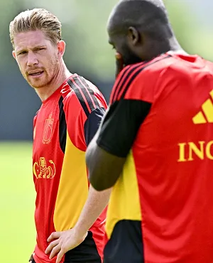 Diables rouges : Zeno Debast et Leandro Trossard étaient absents de l’entraînement ce lundi