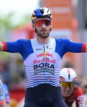 Tour de Wallonie : Jordi Meeus gagne la 1re étape, Arnaud De Lie victime d’une crevaison dans le final