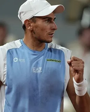 Roland-Garros : Matteo Arnaldi complète le dernier carré après l’abandon de Matteo Berrettini