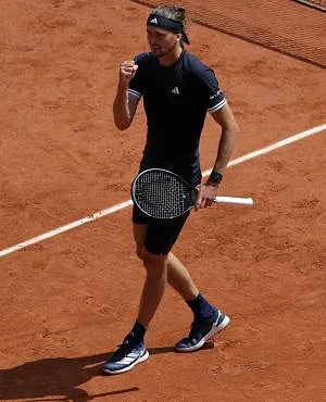 Roland-Garros : Zverev domine Mensik en demi-finale et n’est plus qu’à un succès de son premier titre en Grand Chelem