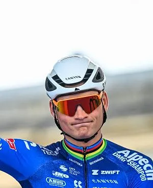 Mathieu Van der Poel et Jasper Philipsen iront en Suisse avant le Tour de France - Dutch Mathieu van der Poel of Alpecin-Premier Tech pictured before the men's Paris-Roubaix cycling race, Sunday 12 April 2026, around Roubaix, France. The 123rd edition of Paris-Roubaix cycling races will take on Sunday, with the women riding 143,1 km the men riding 258,3 km on Sunday. BELGA PHOTO JASPER JACOBS