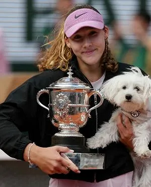 « Un de mes plus grands rêves » : Mirra Andreeva exulte après sa victoire à Roland-Garros