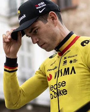 « C’est une mauvaise nouvelle » : Van Aert déplore le départ de Grischa Niermann