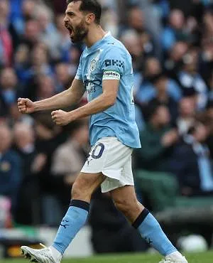 « J’ai beaucoup d’options donc je n’ai pas encore décidé » : Bernardo Silva calme le jeu sur le Barça