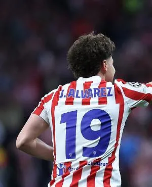 L’Atlético refuse l’offre du Real pour Julian Alvarez et tacle ouvertement le club sur les réseaux