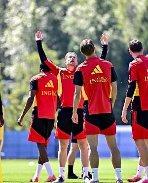 Des bâches plus opaques et une sécurité renforcée : les Diables rouges veulent rester discrets