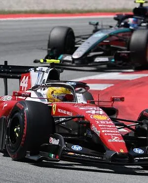 À 41 ans, Lewis Hamilton s’offre le GP de Barcelone, Antonelli contraint à l’abandon en fin de course !