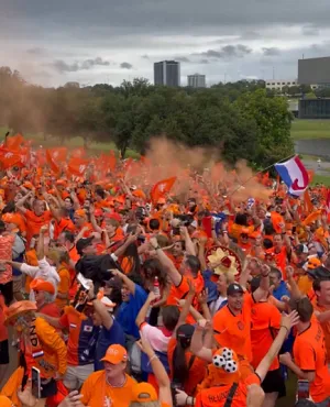 Coupe du monde : les supporters des Pays-Bas mettent une ambiance de folie aux États-Unis ! (vidéos)