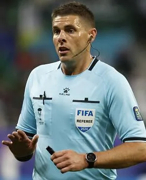 Coupe du monde 2026 : un arbitre australien accusé d’avoir fait un signe associé au mouvement suprémaciste blanc