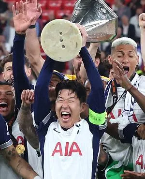 17 jaar later, Tottenham wint eindelijk een titel en zet een gek seizoen voor de outsiders voort