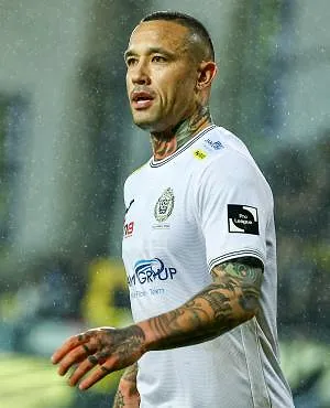 Radja Nainggolan verlengt verblijf bij Lokeren-Temse met een seizoen