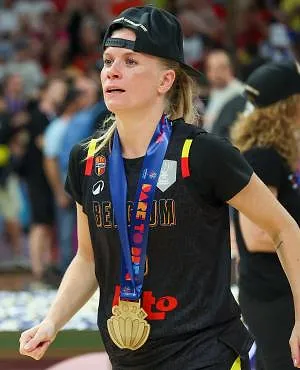 Julie Vanloo herpakt zich bij Los Angeles Sparks naast Julie Allemand