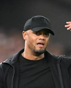 Bayern-legende haalt uit naar Vincent Kompany: «Hij neemt het vertrouwen weg bij de jongeren»