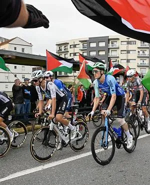 Organisatie van Vuelta wil van geen stoppen weten: «Wij gaan verder, Madrid is ons doel»